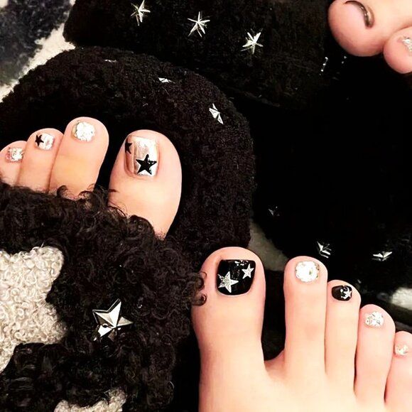 24 Stars Fake Nails Press On Toenails Black Silver Metallic Vacation Glam - Picture 1 of 4